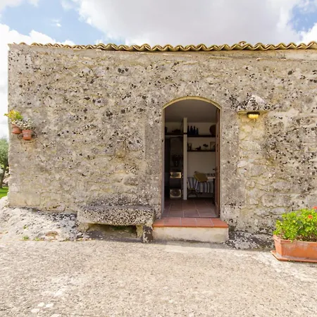 Santolio Country Retreat - Relax In Masseria Siciliana Con Giardino E Vista