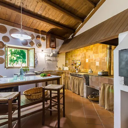 Villa Santolio Country Retreat - Relax In Masseria Siciliana Con Giardino E Vista
