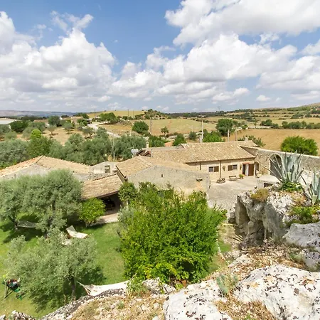 Villa Santolio Country Retreat - Relax In Masseria Siciliana Con Giardino E Vista