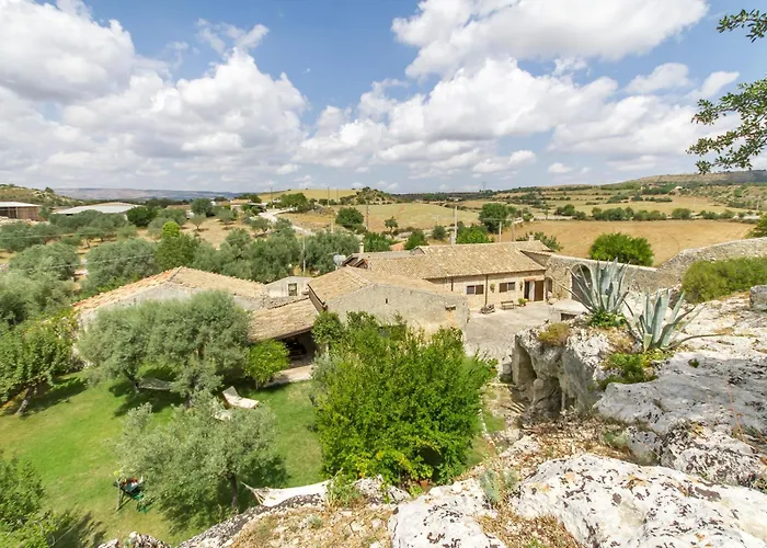 빌라 Santolio Country Retreat - Relax In Masseria Siciliana Con Giardino E Vista